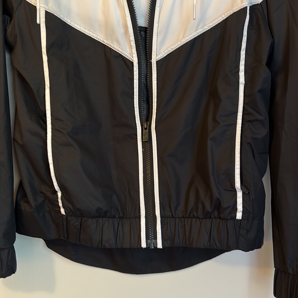 Nike Womens Windbreaker - Small - Picture 3 of 4